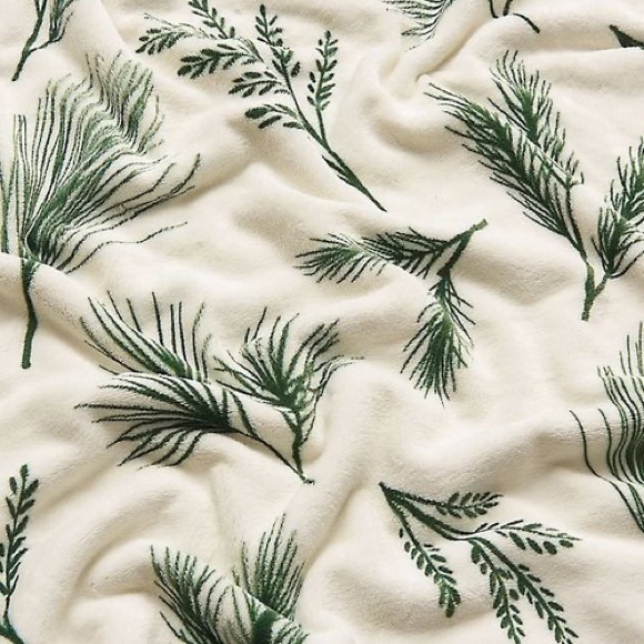 Paper Source Greenery Throw Blanket 🎄 - Picture 2 of 6